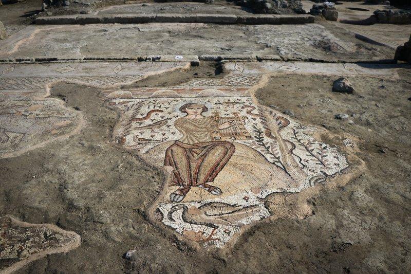 Hatay'da bahçesinde bulduğu kilisenin kazılarına gönüllü oldu