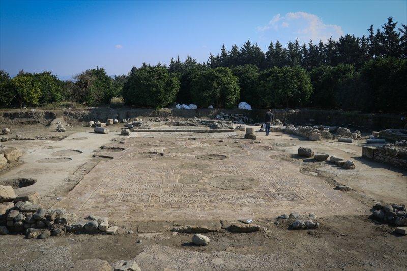 Hatay'da bahçesinde bulduğu kilisenin kazılarına gönüllü oldu