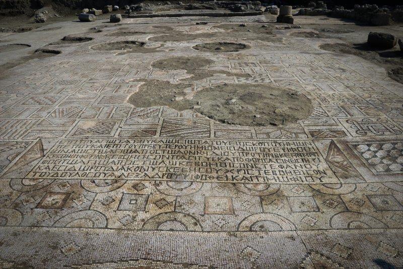 Hatay'da bahçesinde bulduğu kilisenin kazılarına gönüllü oldu