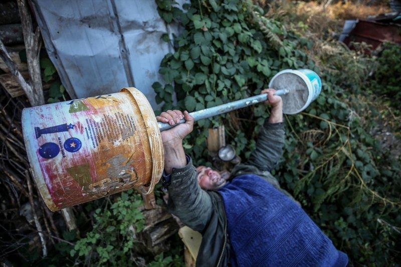 Uludağ'da 7 yıldır teknolojiden uzak yaşayan maratoncu