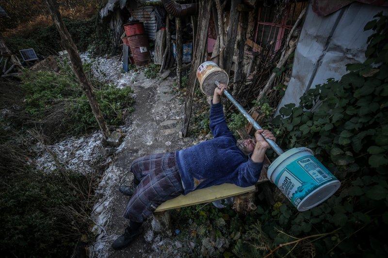 Uludağ'da 7 yıldır teknolojiden uzak yaşayan maratoncu