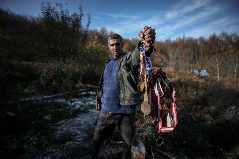 Uludağ'da 7 yıldır teknolojiden uzak yaşayan maratoncu