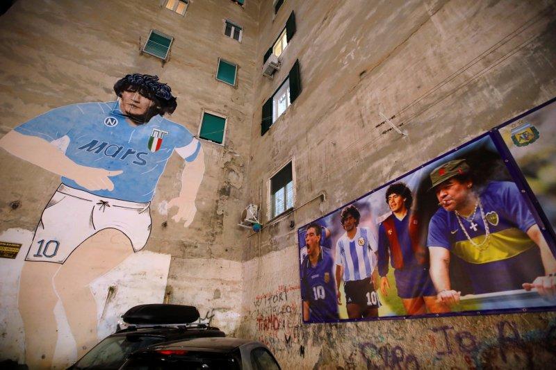 Maradona'nın ölümü, Napoli'yi yasa boğdu