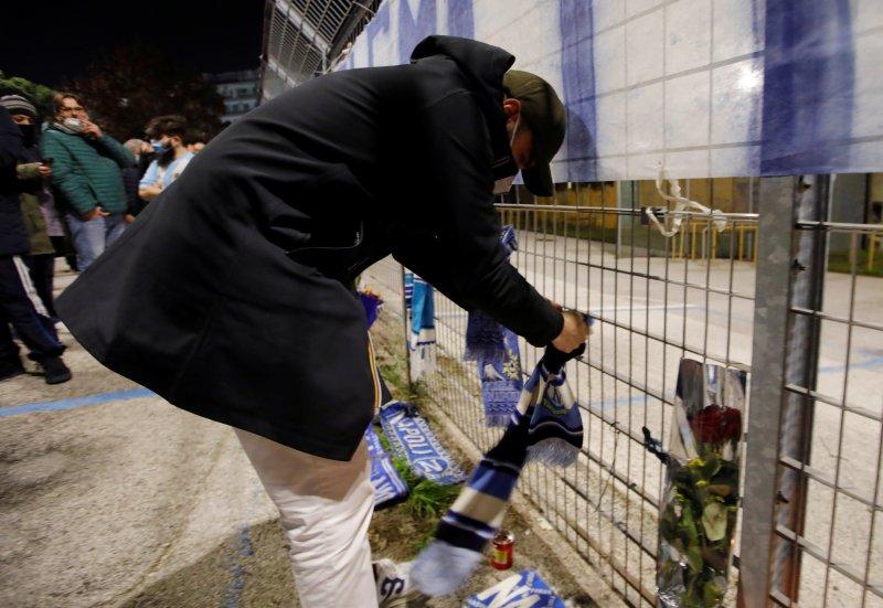 Maradona'nın ölümü, Napoli'yi yasa boğdu