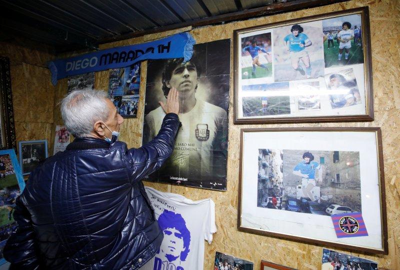 Maradona'nın ölümü, Napoli'yi yasa boğdu