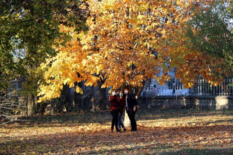 Edirne'de eski tren garı, hazan mevsiminde de fotoğrafçıları cezbediyor
