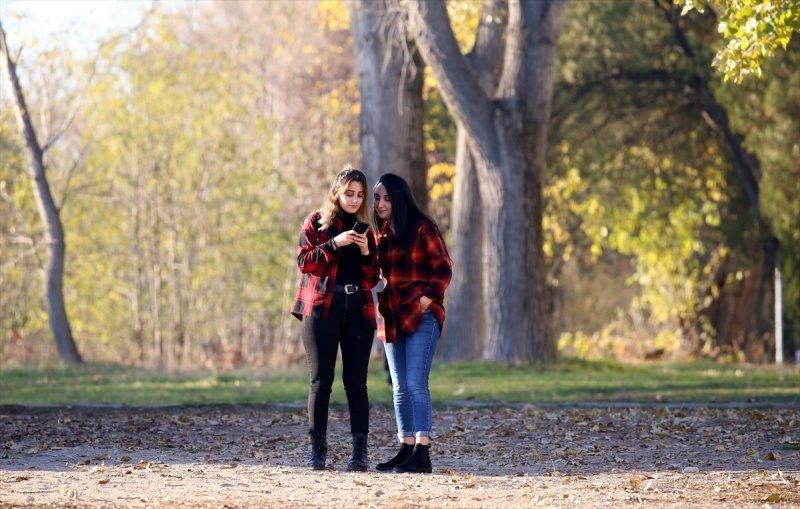 Edirne'de eski tren garı, hazan mevsiminde de fotoğrafçıları cezbediyor
