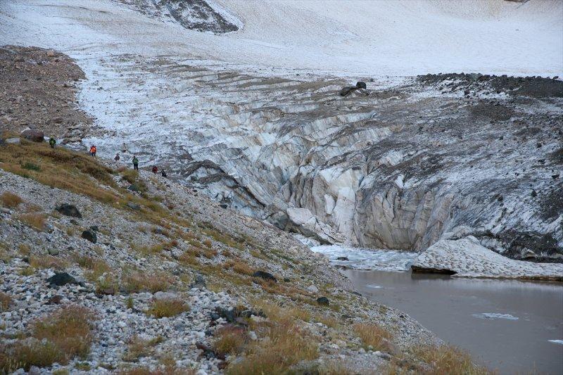Türkiye'nin en büyük vadi buzulu Uludoruk incelenecek