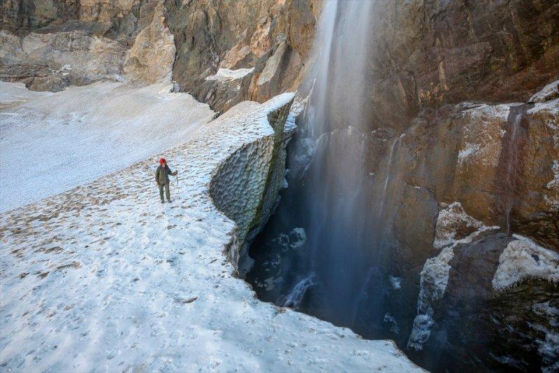 Türkiye'nin en büyük vadi buzulu Uludoruk incelenecek