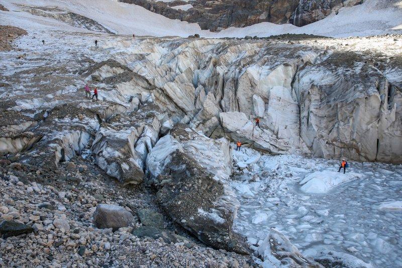 Türkiye'nin en büyük vadi buzulu Uludoruk incelenecek