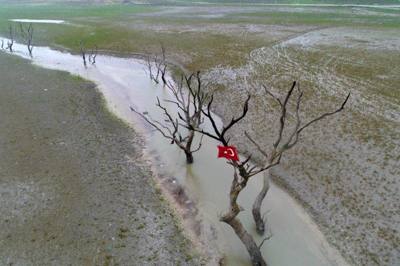 Sazlıdere Barajı’nda sular çekildi