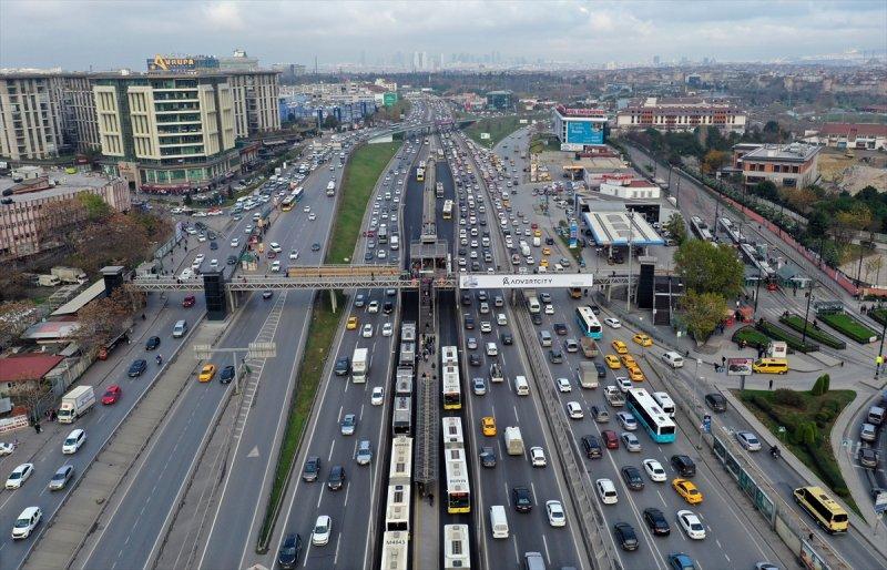 İstanbul'da kısıtlama öncesinde trafik yoğunluğu