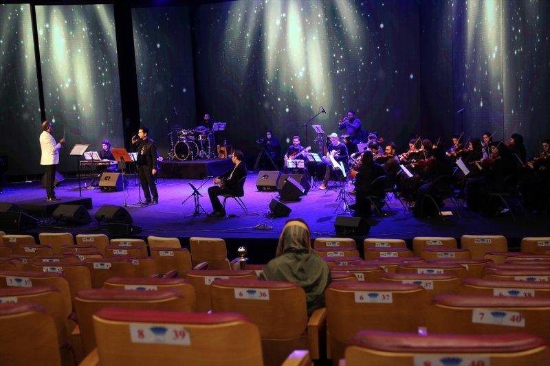 İran'da korona günlerinde online konser
