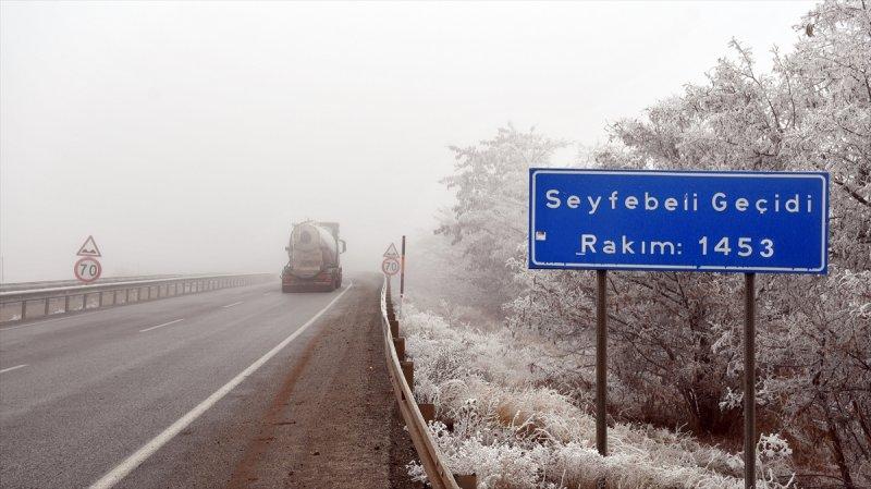Sivas'ta kırağı ve sis, büyüleyici görüntüleri ortaya çıkardı