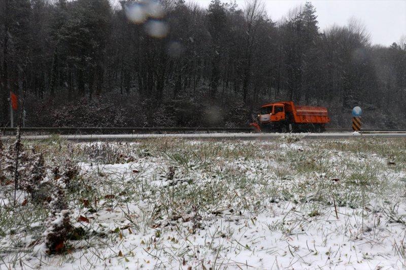 Bolu Dağı'nda kar yağışı
