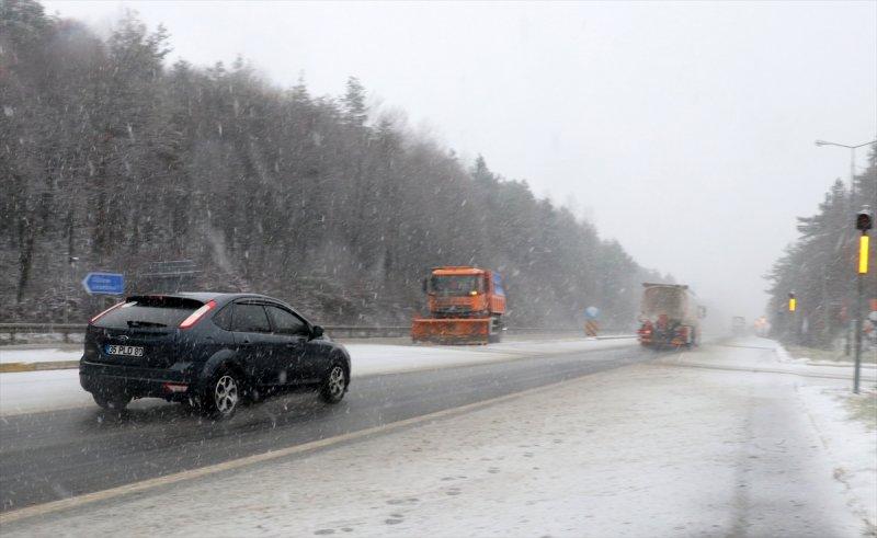 Bolu Dağı'nda kar yağışı