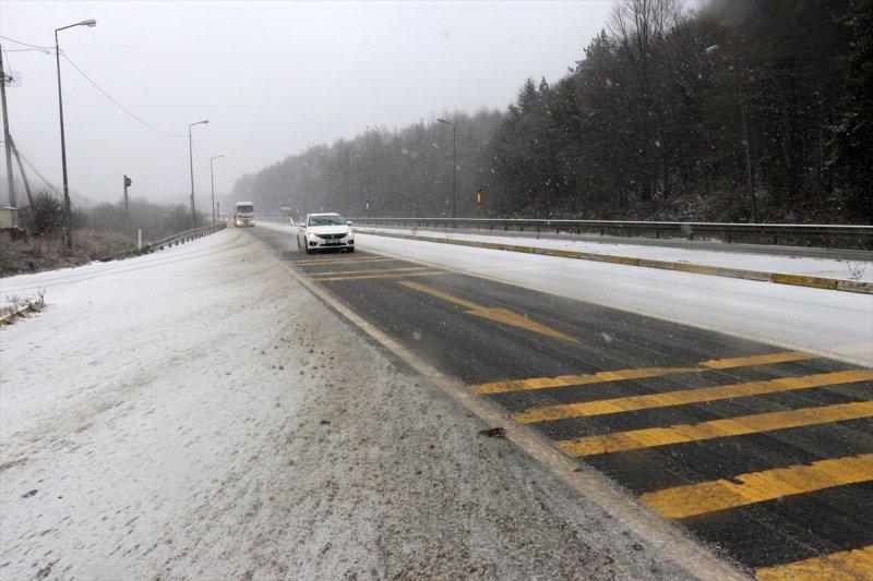 Bolu Dağı'nda kar yağışı