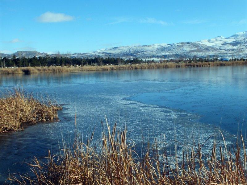 Ulaş Gölü'nün yüzeyi buz tuttu