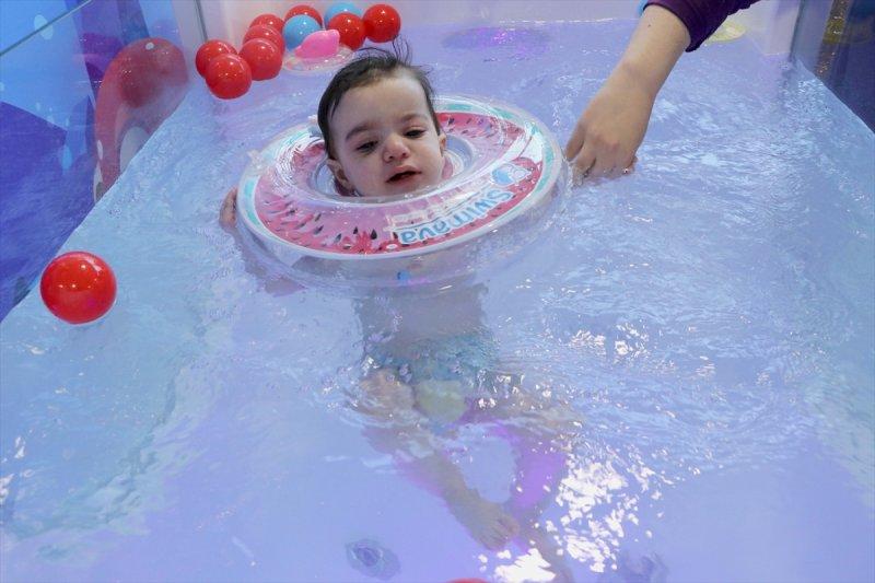 Diyarbakır'da bebeklere jakuzi ve masajla gelişim desteği