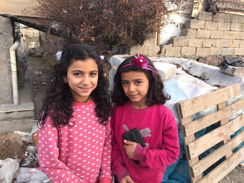 Ankara'da göçmen çocuklar için saç kesimi etkinliği