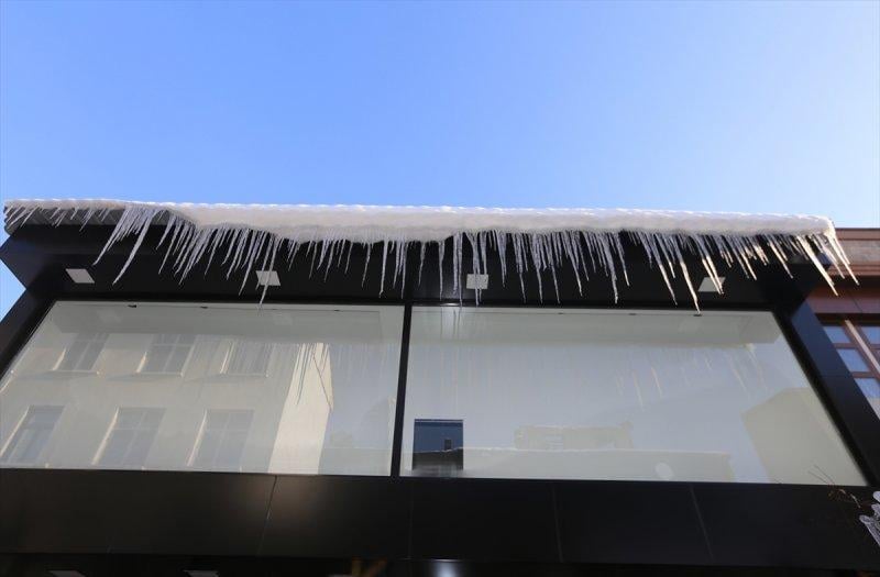 Doğu'da dondurucu soğuklar etkisini gösterdi