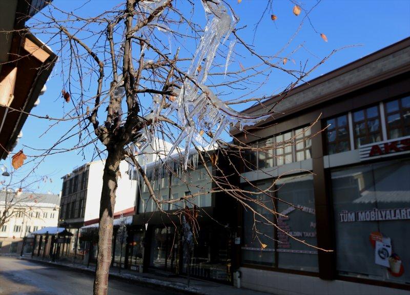 Doğu'da dondurucu soğuklar etkisini gösterdi