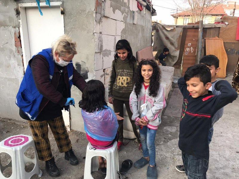 Ankara'da göçmen çocuklar için saç kesimi etkinliği