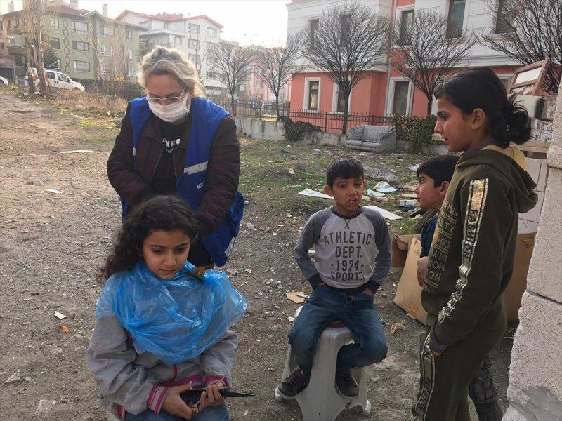 Ankara'da göçmen çocuklar için saç kesimi etkinliği