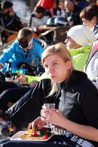 Yabancı turistler Palandöken'de kayağın keyfini çıkarıyor