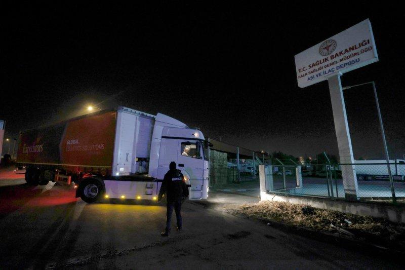 Koronavirüs aşıları Türkiye'ye geldi