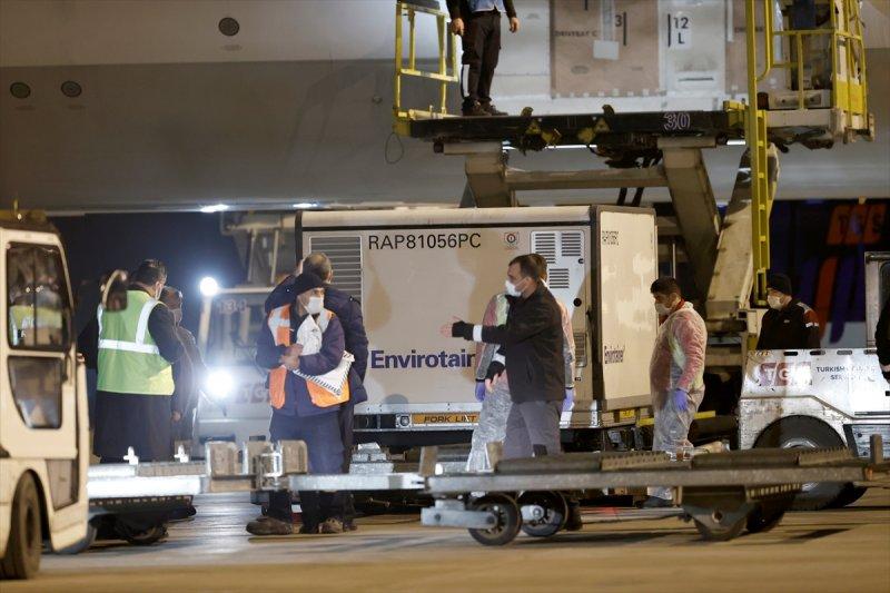 Koronavirüs aşıları Türkiye'ye geldi