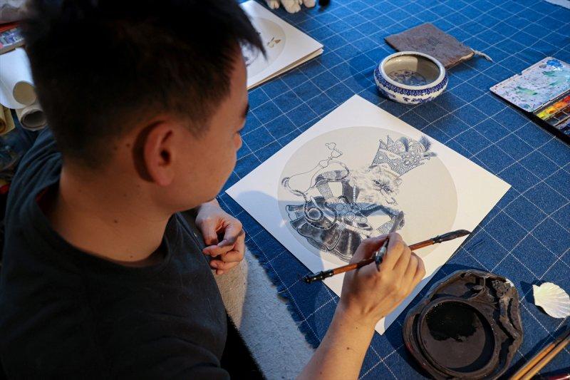 Çinli sanatçı, yerleştiği İstanbul'da Türk-İslam motifleri ile Çin sanatını sentezliyor