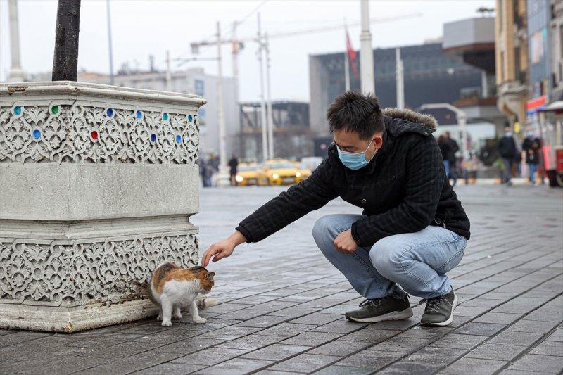 Çinli sanatçı, yerleştiği İstanbul'da Türk-İslam motifleri ile Çin sanatını sentezliyor