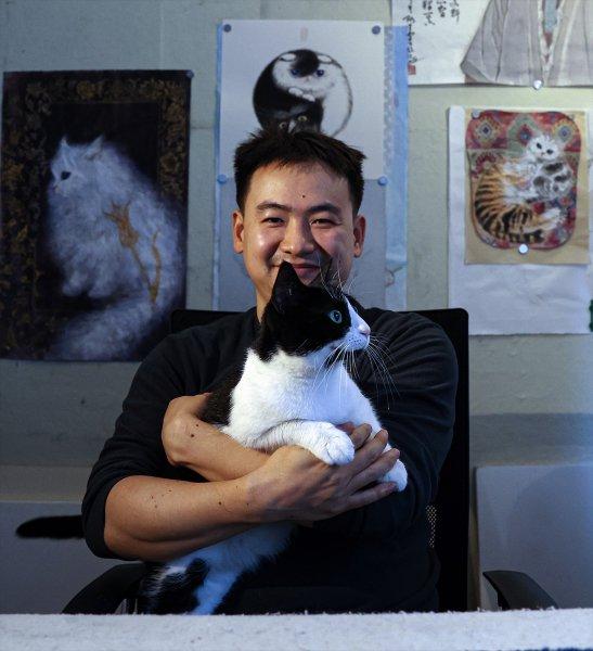 Çinli sanatçı, yerleştiği İstanbul'da Türk-İslam motifleri ile Çin sanatını sentezliyor