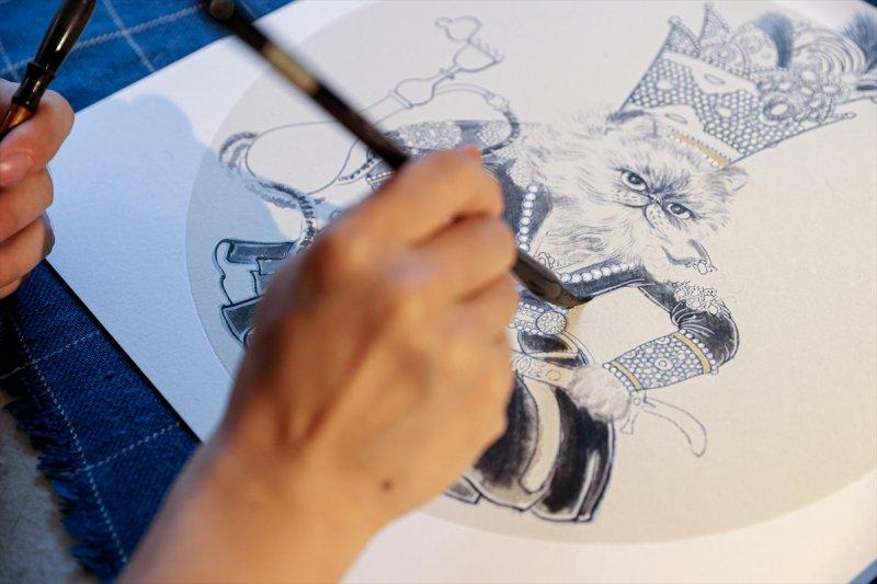 Çinli sanatçı, yerleştiği İstanbul'da Türk-İslam motifleri ile Çin sanatını sentezliyor