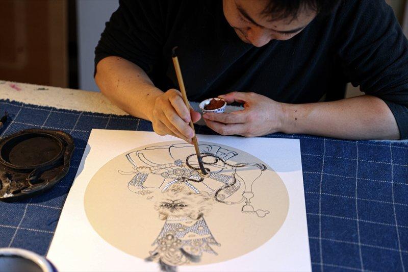 Çinli sanatçı, yerleştiği İstanbul'da Türk-İslam motifleri ile Çin sanatını sentezliyor