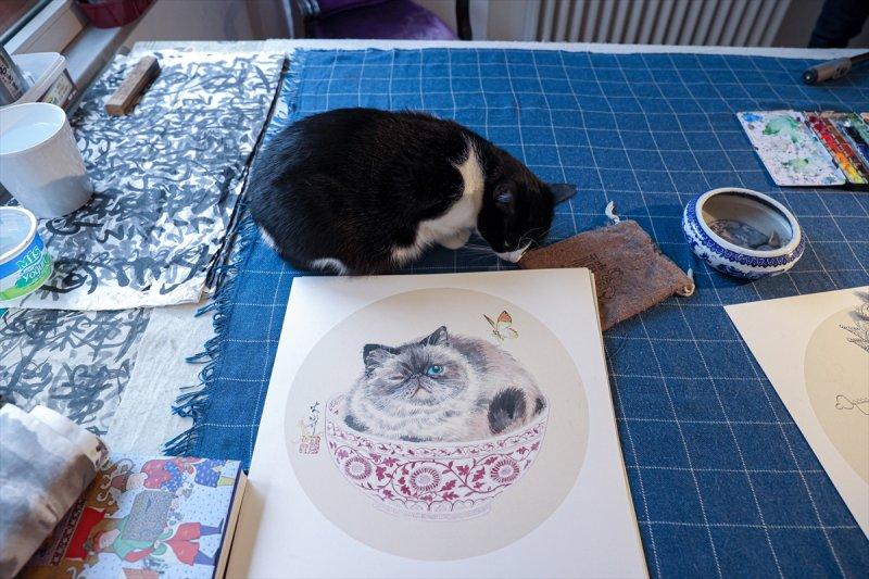 Çinli sanatçı, yerleştiği İstanbul'da Türk-İslam motifleri ile Çin sanatını sentezliyor