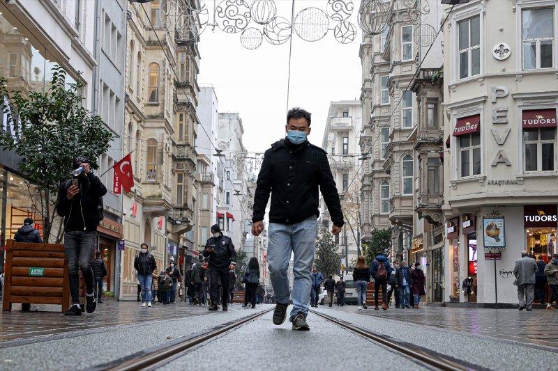 Çinli sanatçı, yerleştiği İstanbul'da Türk-İslam motifleri ile Çin sanatını sentezliyor