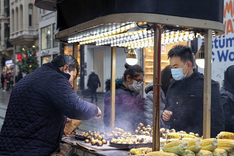 Çinli sanatçı, yerleştiği İstanbul'da Türk-İslam motifleri ile Çin sanatını sentezliyor
