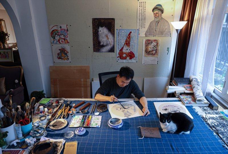 Çinli sanatçı, yerleştiği İstanbul'da Türk-İslam motifleri ile Çin sanatını sentezliyor