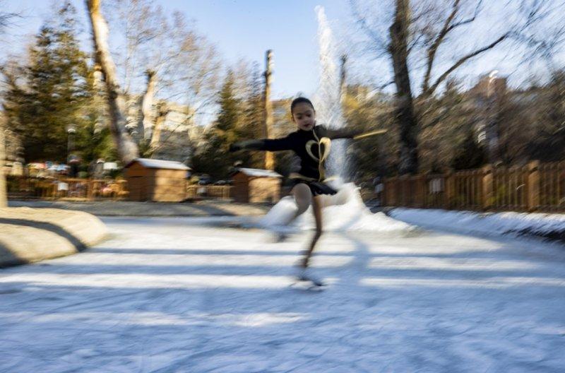 Kuğulu Park'ta buz pateni keyfi