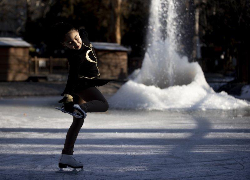 Kuğulu Park'ta buz pateni keyfi
