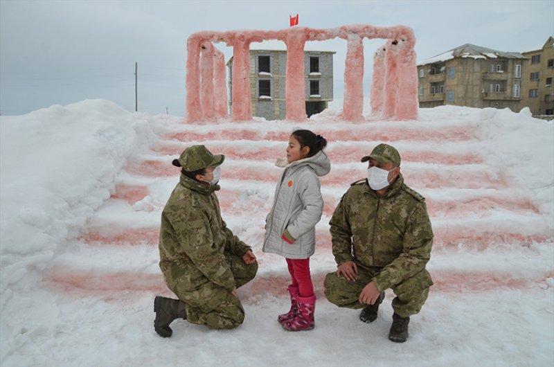 Kardan Anıtkabir yapan aileye Ankara daveti