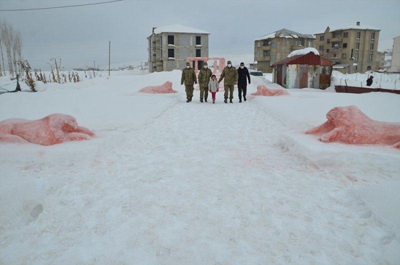 Kardan Anıtkabir yapan aileye Ankara daveti