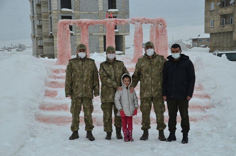 Kardan Anıtkabir yapan aileye Ankara daveti