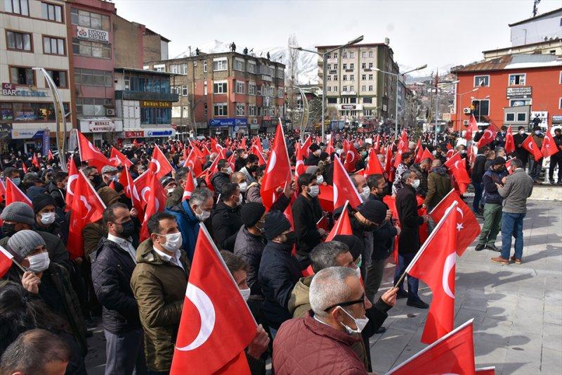 Hakkarililer, 13 Türk vatandaşının şehit edilmesine tepki gösterdi