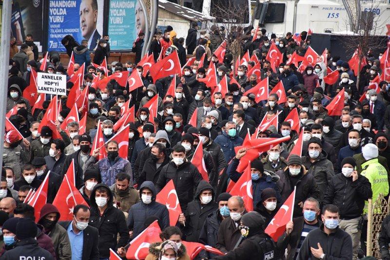 Hakkarililer, 13 Türk vatandaşının şehit edilmesine tepki gösterdi