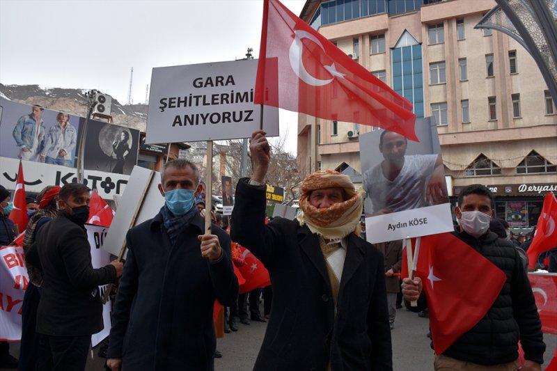 Hakkarililer, 13 Türk vatandaşının şehit edilmesine tepki gösterdi