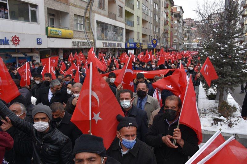 Hakkarililer, 13 Türk vatandaşının şehit edilmesine tepki gösterdi