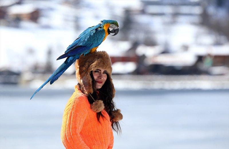 Kar manzaralı Uzungöl, tatilcilerin ilgisini çekti